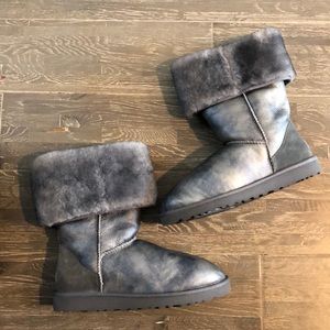 brand new silver uggs